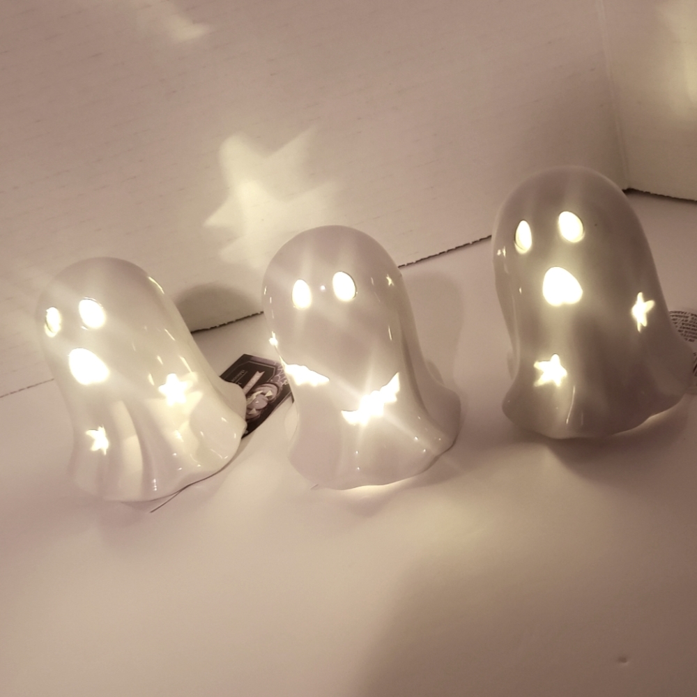 Small Ghosts That light up 3 Ceramic Ghost decoration